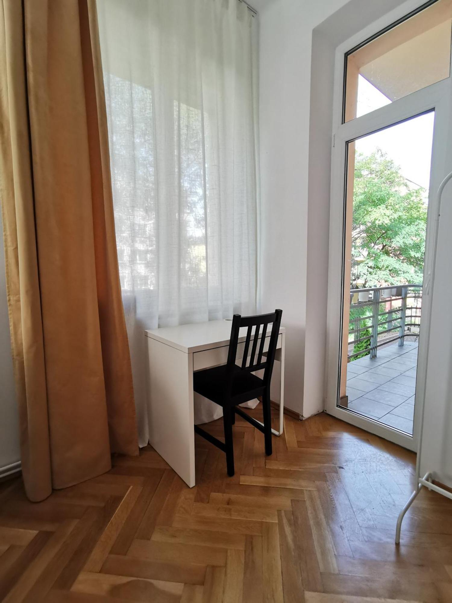 קרקוב Cozy Spacious Apartment With Balcony מראה חיצוני תמונה
